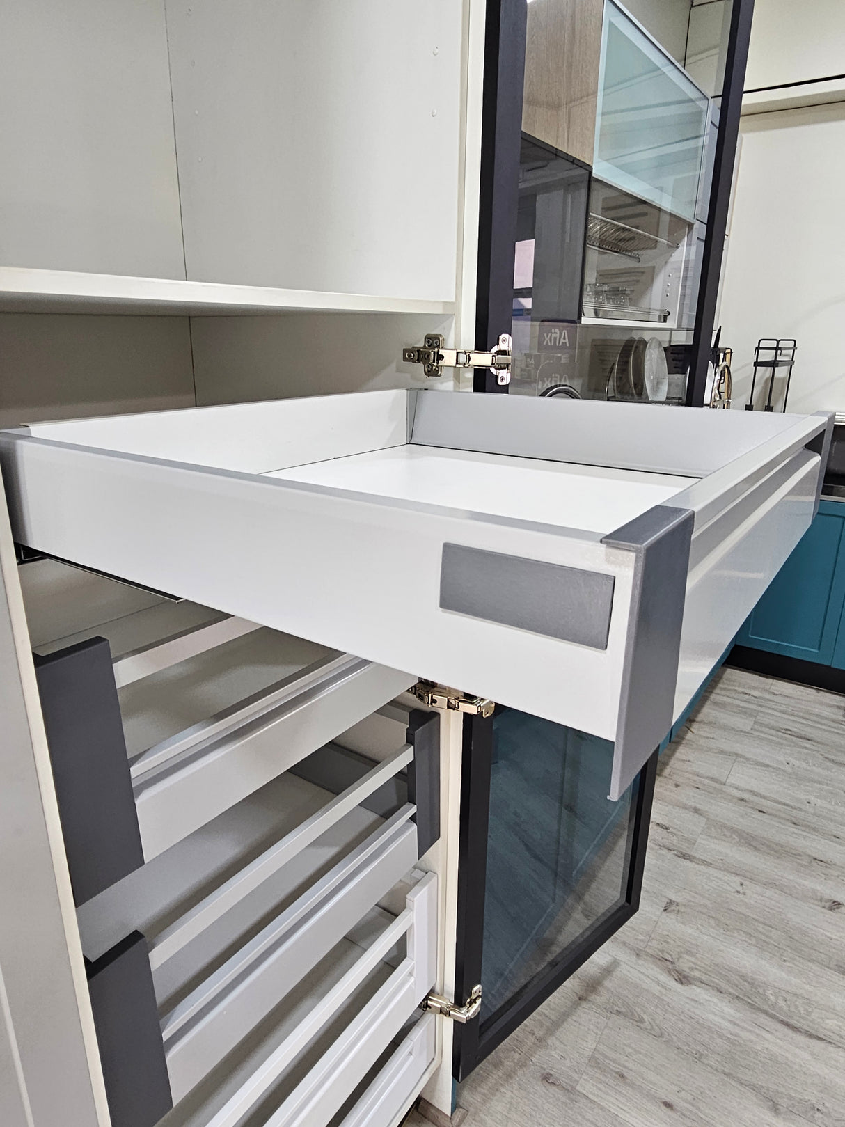 Cajón Metálico Gris Interior Bajo - Ancho 600mm