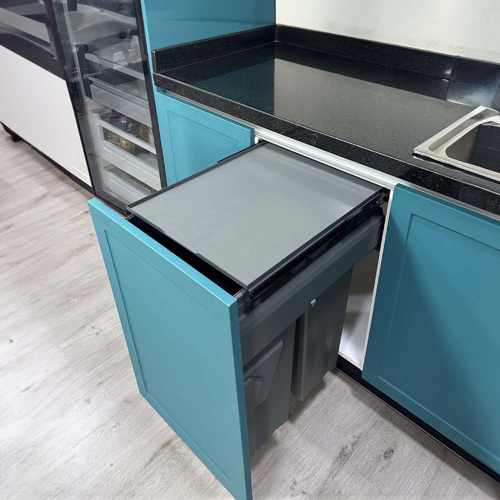 Basurero Reciclaje 2 contenedores anclado a puerta (66 litros)