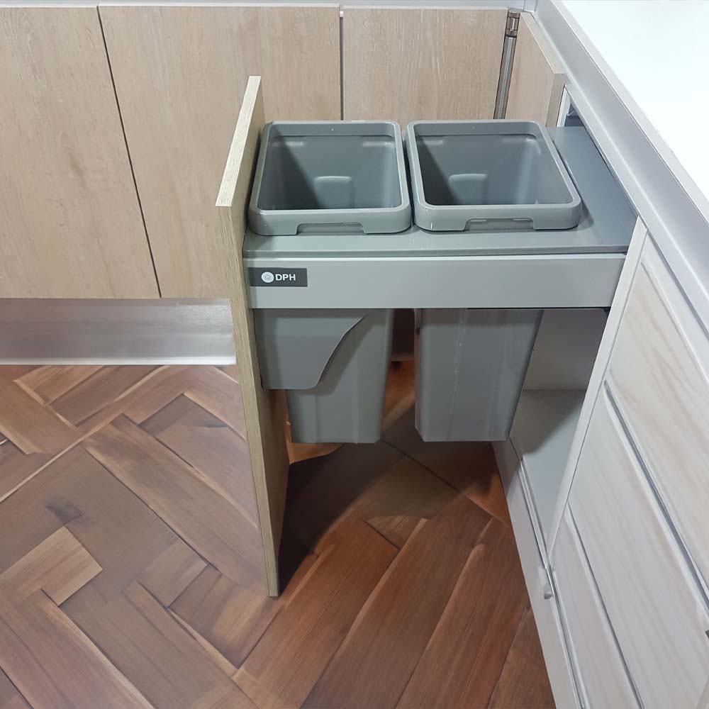 Basurero Reciclaje 2 contenedores gris anclado a puerta (36 litros)