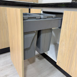 Basurero Reciclaje 2 contenedores gris anclado a puerta (36 litros)